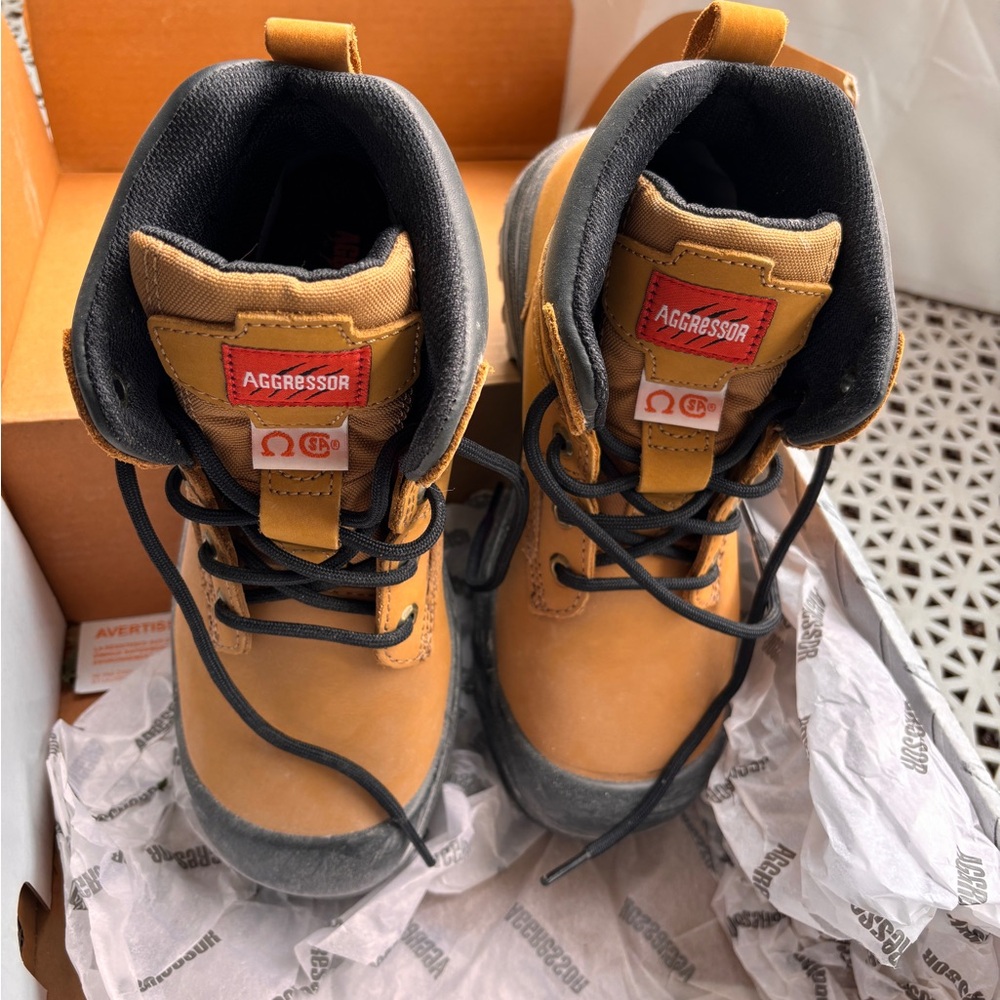 Safety shoes - size 7 women